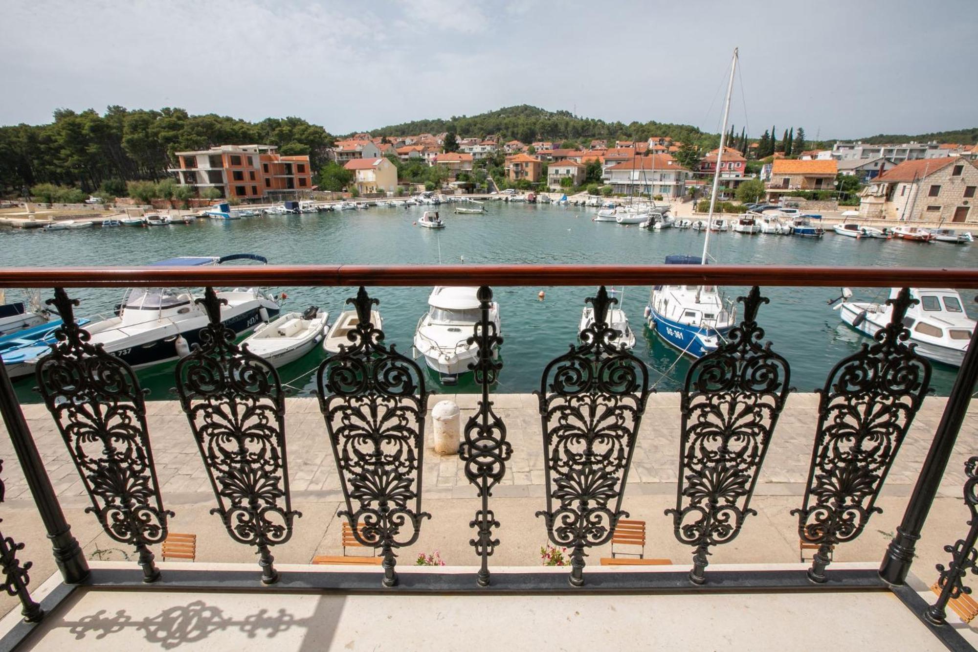 Ancora Faros